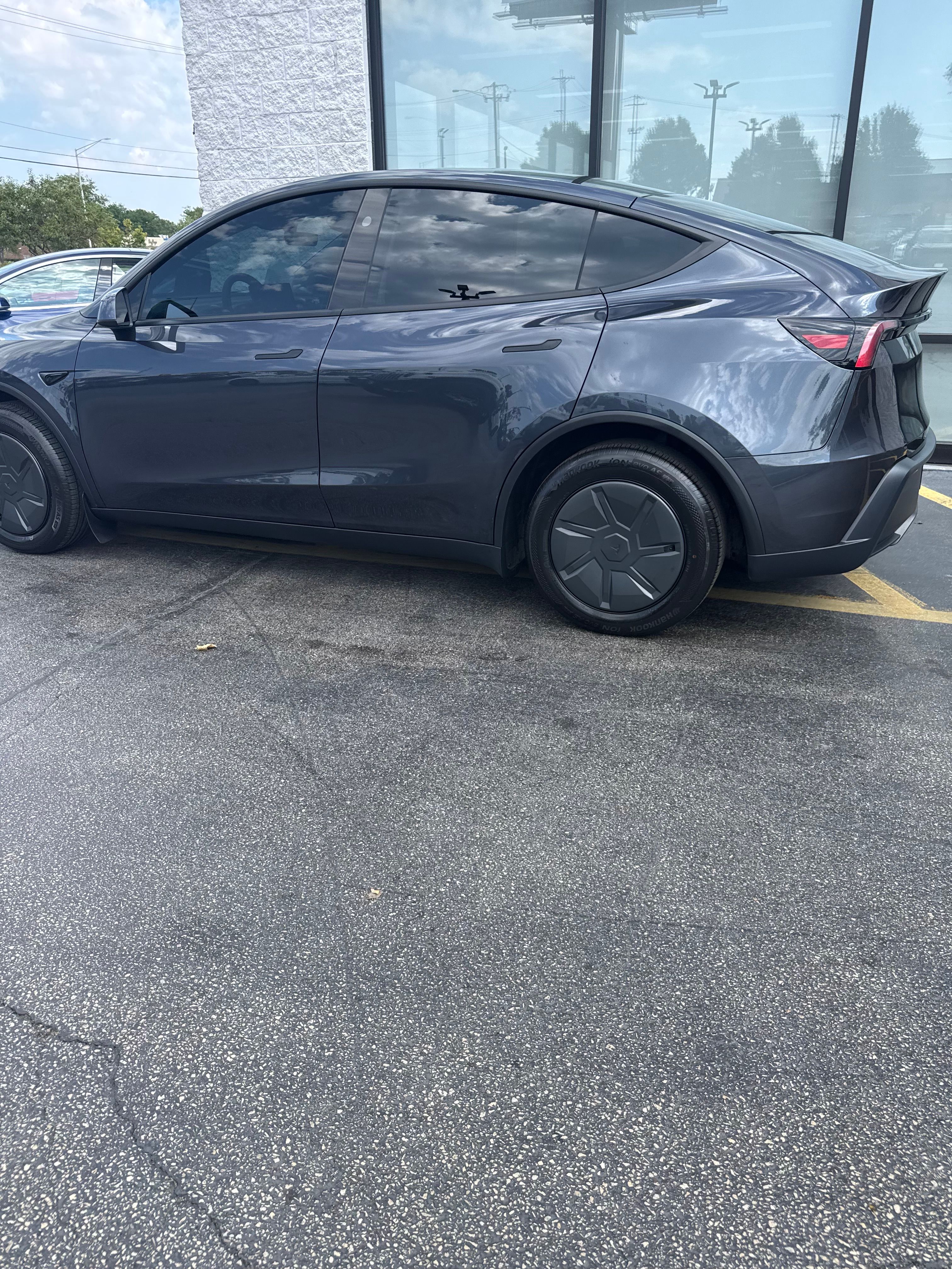 Used 2026 Tesla Model Y 2WD image 2