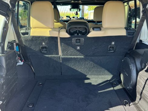 Used 2019 Jeep Wrangler Unlimited Rubicon image 13