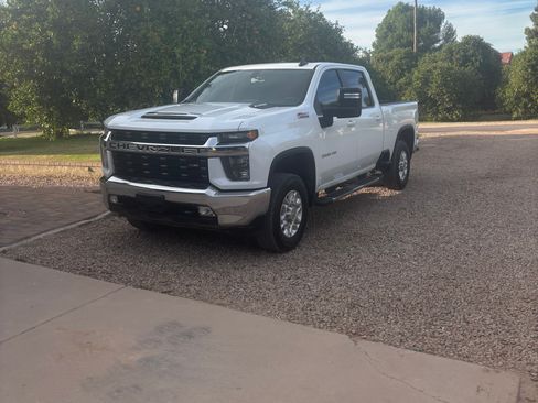 Used 2023 Chevrolet Silverado 2500 LT w/ Convenience Package image 2