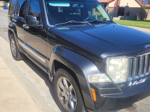 Used 2010 Jeep Liberty Limited w/ Tire & Wheel Group image 14