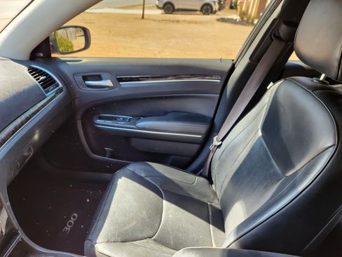 Used 2016 Chrysler 300 C image 5