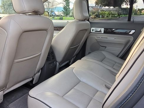 Used 2010 Lincoln MKX AWD image 9