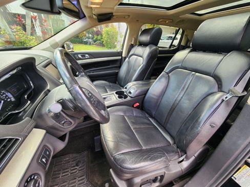 Used 2013 Lincoln MKT AWD image 13