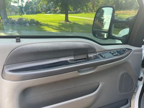 Used 2003 Ford F250 XLT AWD/4WD image 9