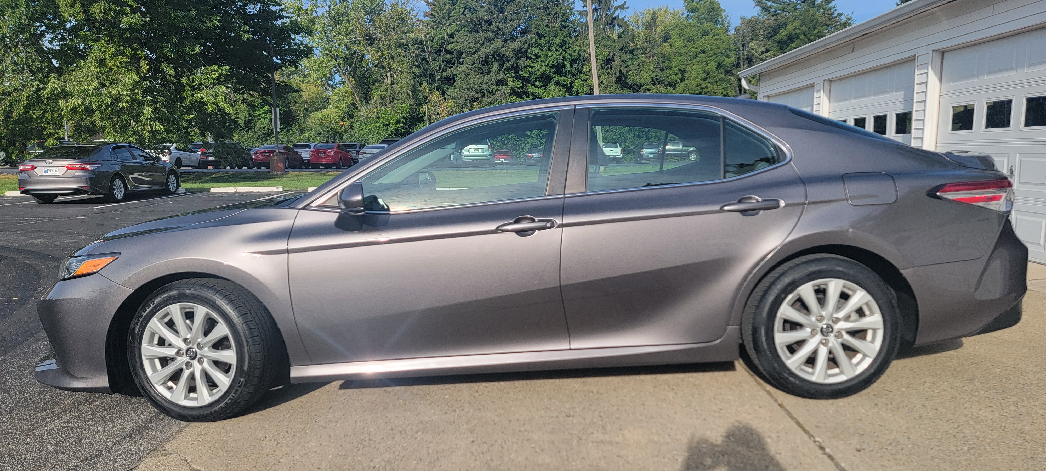 Used 2020 Toyota Camry LE FWD image 5