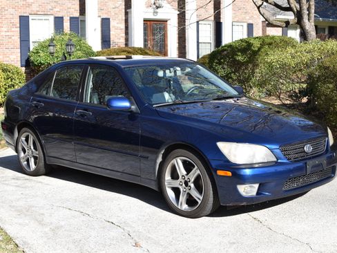 Used 2004 Lexus IS 300 image 2