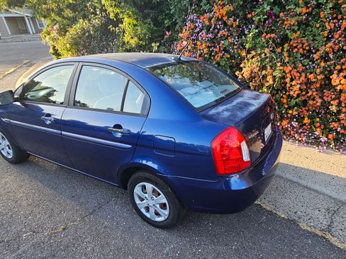 Used 2010 Hyundai Accent GLS image 11