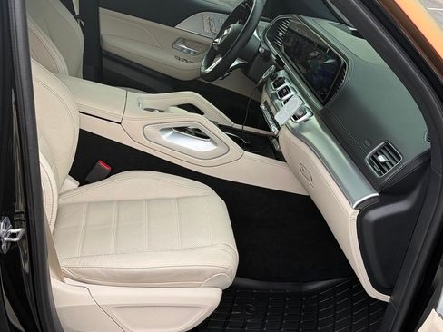 Used 2025 Mercedes-Benz GLS 450 4MATIC image 13