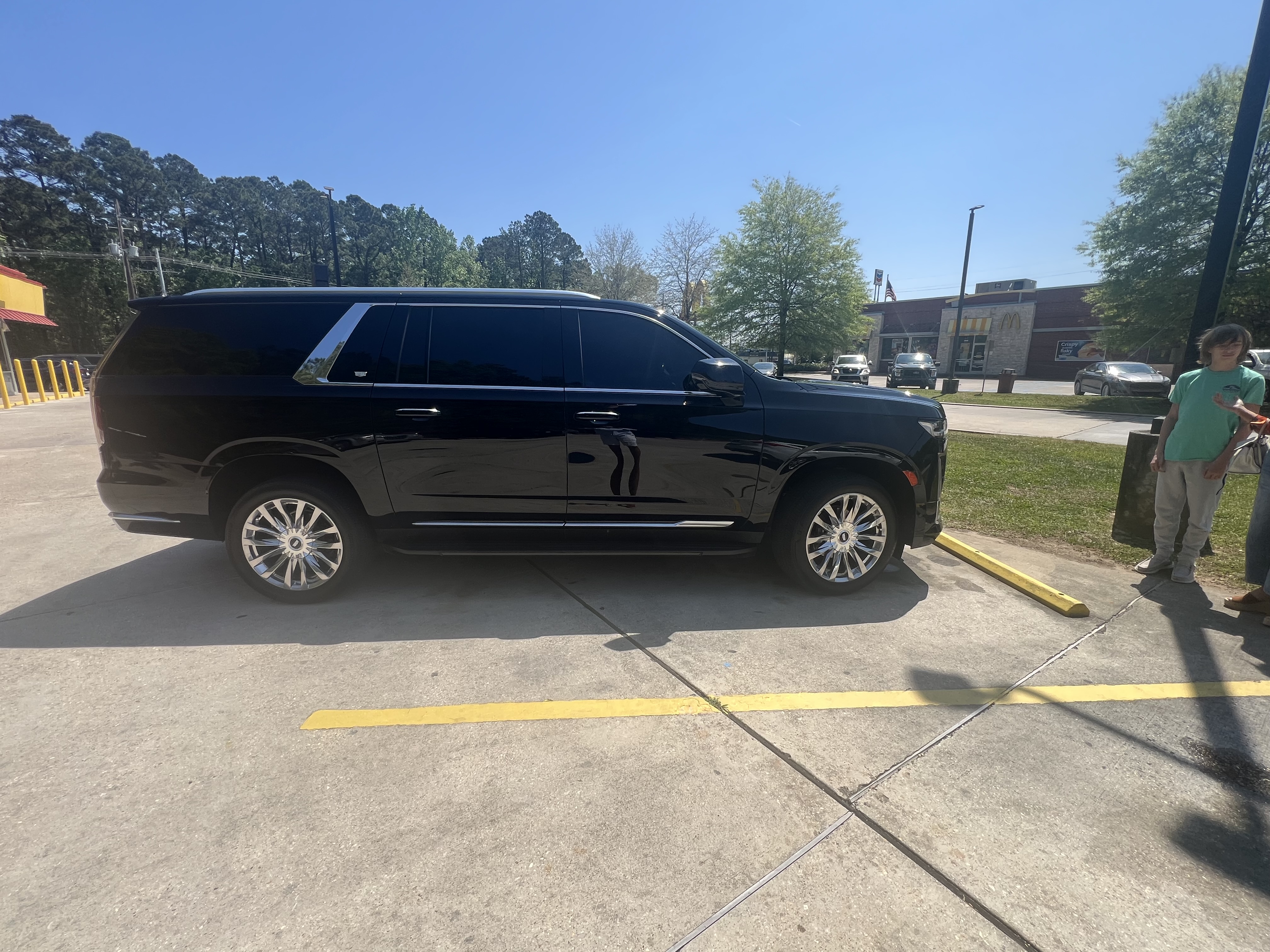 Used 2022 Cadillac Escalade ESV Premium Luxury RWD image 2