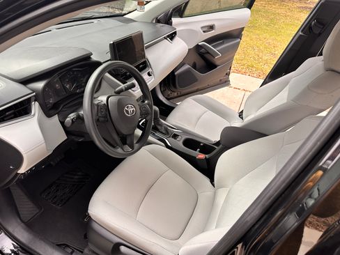 Used 2023 Toyota Corolla Cross L image 19