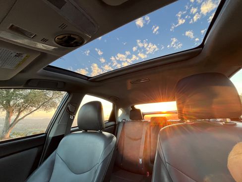Used 2015 Toyota Prius Four w/ Deluxe Solar Roof Package FWD image 10