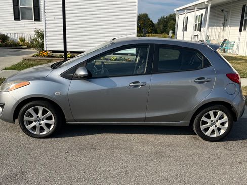 Used 2014 MAZDA MAZDA2 Touring image 4