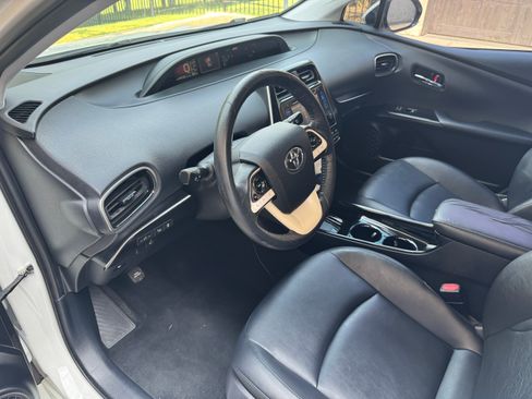 Used 2017 Toyota Prius Two image 19