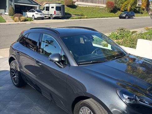 Used 2020 Porsche Macan Turbo image 4