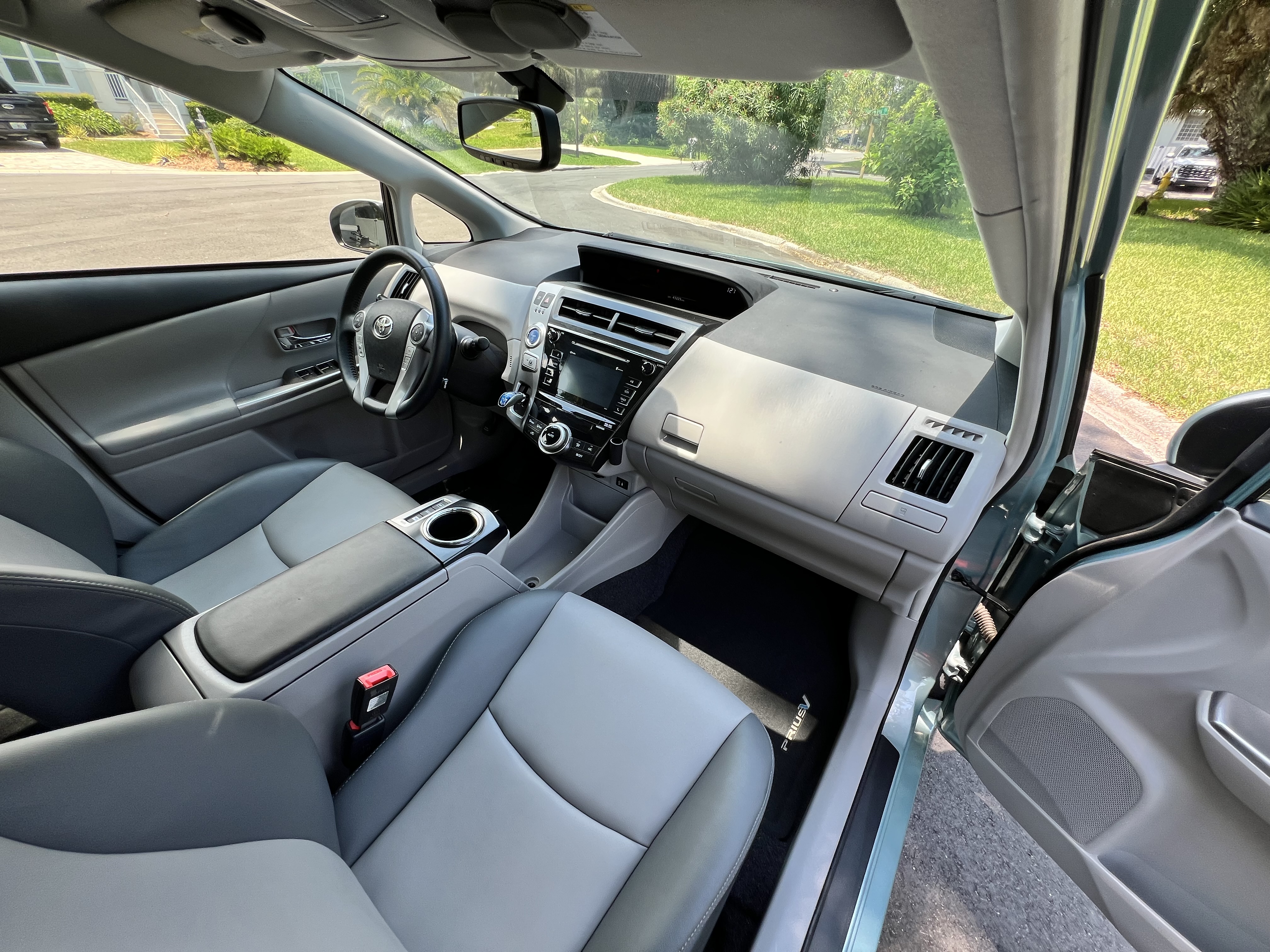 Used 2015 Toyota Prius V Four FWD image 16