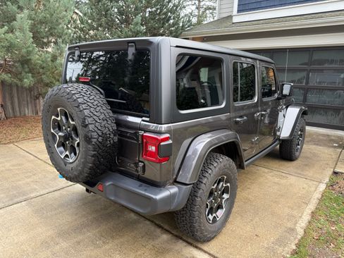 Used 2022 Jeep Wrangler Unlimited Sahara image 9