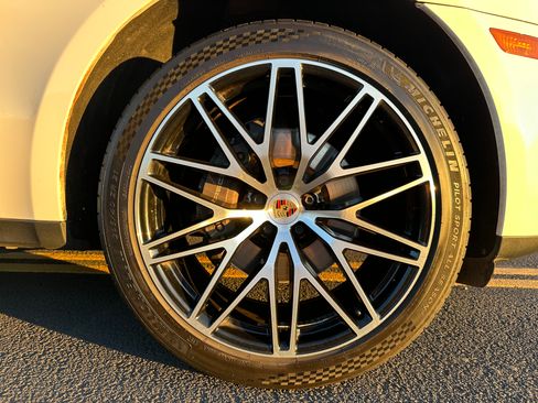 Used 2023 Porsche Macan image 17