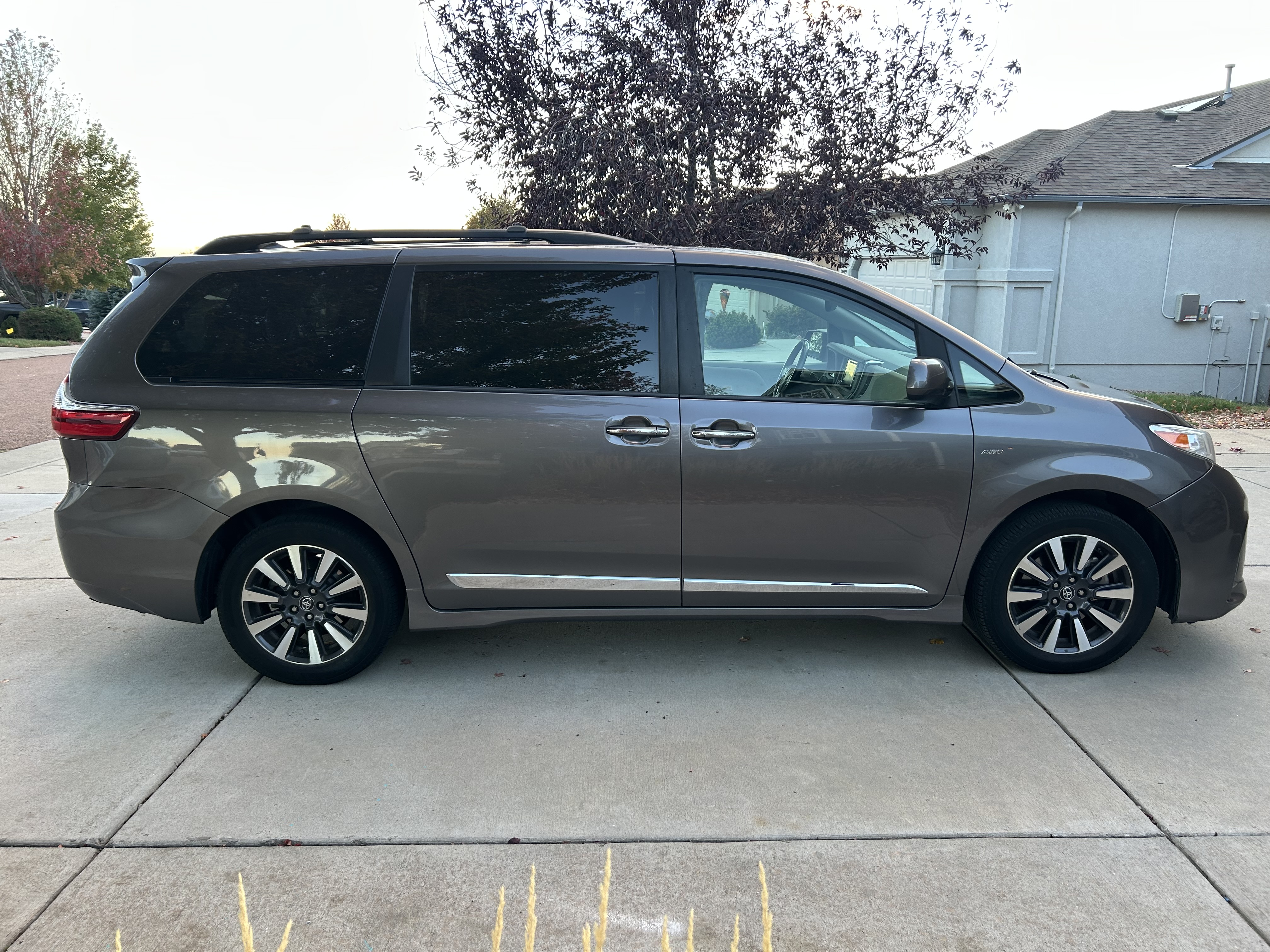 Used 2019 Toyota Sienna XLE Premium AWD/4WD image 5