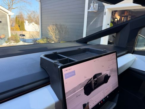 Used 2024 Tesla Cybertruck AWD Crew Cab image 12