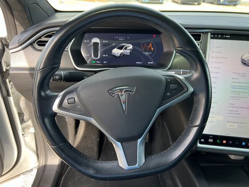 Used 2017 Tesla Model X 75D image 10