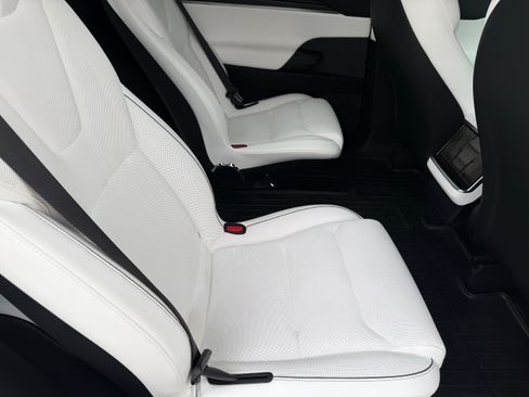 Used 2023 Tesla Model X Plaid image 17