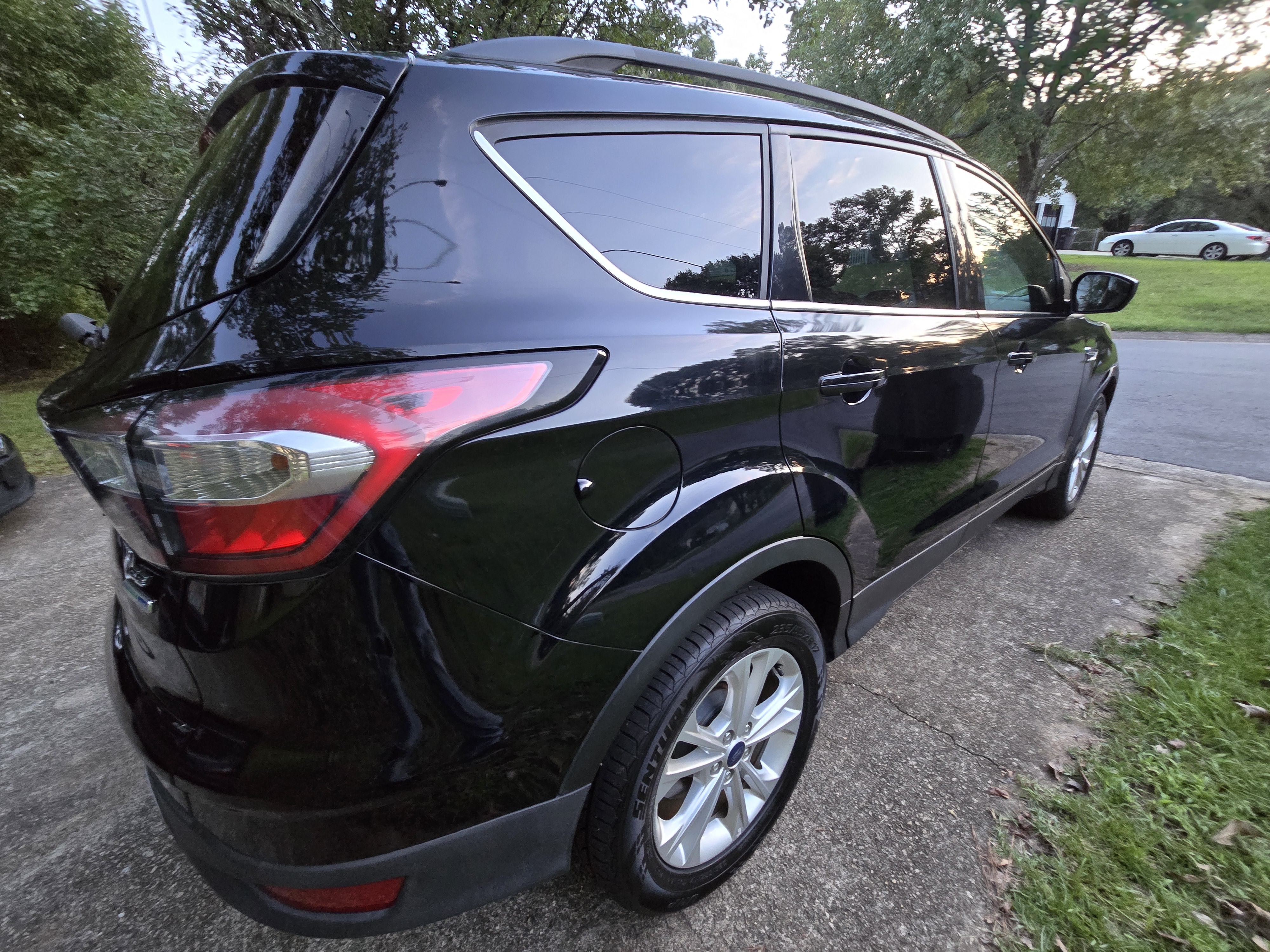 Used 2018 Ford Escape SE AWD/4WD image 5