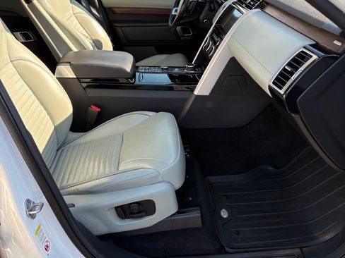 Used 2017 Land Rover Discovery HSE Luxury image 17