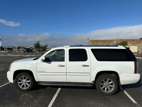 Used 2008 GMC Yukon XL Denali image 2