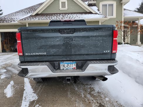 Used 2025 Chevrolet Silverado 3500 LTZ w/ LTZ Premium Package image 2
