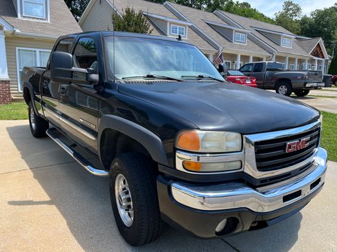 Used 2007 GMC Sierra 2500 SLT w/ Onstar Plus Package AWD/4WD image 4