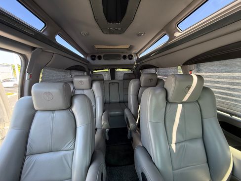 Used 2017 Chevrolet Express 2500 Extended image 13