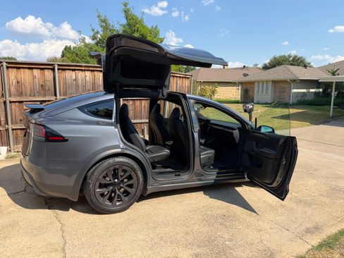 Used 2023 Tesla Model X AWD/4WD image 5