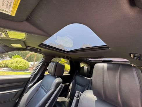 Used 2019 Land Rover Discovery HSE AWD/4WD image 8