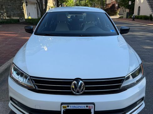 Used 2015 Volkswagen Jetta Sport FWD image 2
