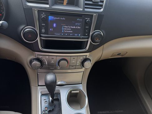 Used 2013 Toyota Highlander Plus image 13