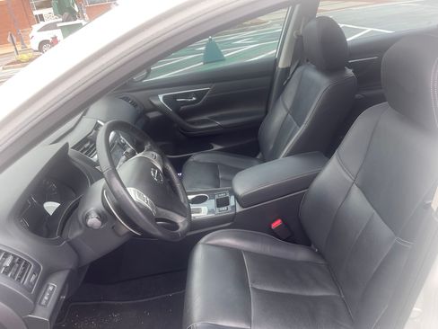 Used 2016 Nissan Altima 3.5 SL w/ 3.5 Technology Package FWD image 11