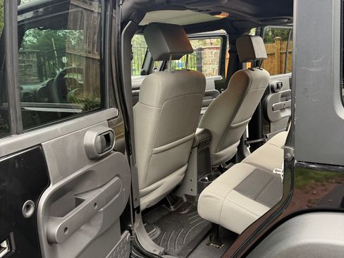 Used 2010 Jeep Wrangler Unlimited Sport AWD/4WD image 15