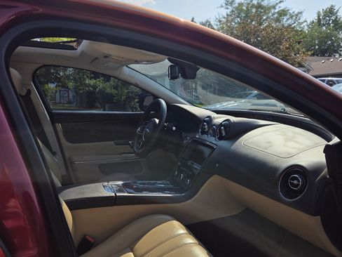 Used 2014 Jaguar XJ Sedan 4D image 8