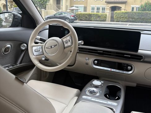 Used 2024 Genesis GV60 RWD image 10