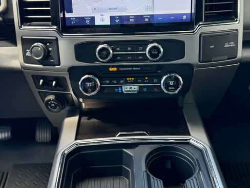 Used 2022 Ford F250 Lariat w/ Lariat Value Package AWD/4WD image 11