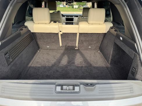 Used 2017 Land Rover Range Rover HSE image 14