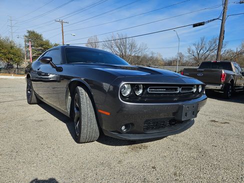 Used 2018 Dodge Challenger SXT Plus image 9