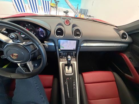 Used 2021 Porsche 718 Cayman image 9