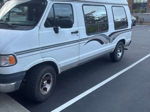 Used 1997 Dodge B2500 RWD image 2