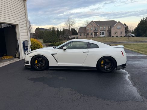 Used 2016 Nissan GT-R Premium image 5