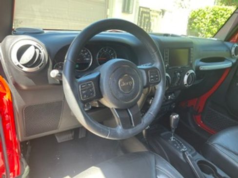 Used 2016 Jeep Wrangler Unlimited Sahara w/ Connectivity Group AWD/4WD image 17
