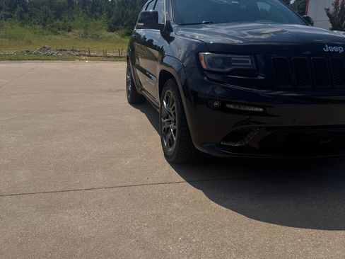 Used 2015 Jeep Grand Cherokee SRT image 4