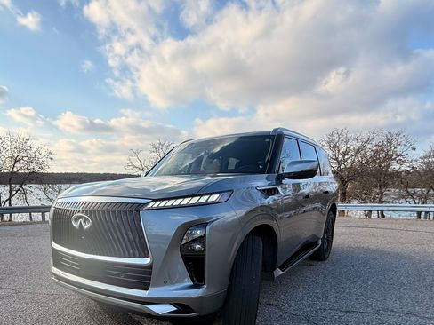 Used 2025 INFINITI QX80 Sensory image 4