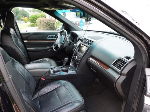 Used 2016 Ford Explorer Platinum AWD/4WD image 17