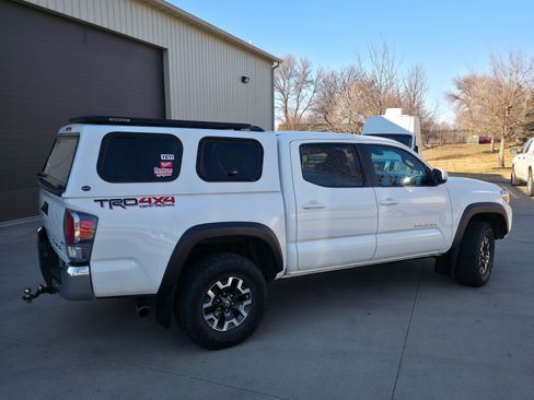 Used 2020 Toyota Tacoma TRD Off-Road image 18